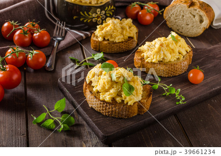 Scrambled eggs with herbs and garlic on toasted bread Scrambled eggs with herbs and garlic on toasted bread 39661234