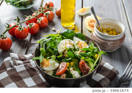 Lamb lettuce salad with eggs Lamb lettuce salad with eggs 39661674