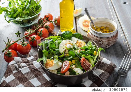 Lamb lettuce salad with eggs Lamb lettuce salad with eggs 39661675