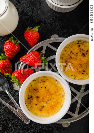 Delicious Creme brulee Delicious Creme brulee 39661833