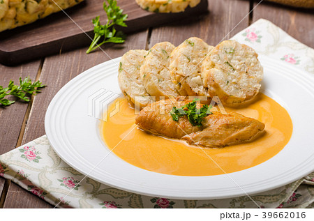 Chicken on cream with pepper season Chicken on cream with pepper season 39662016