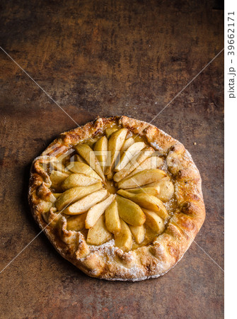 Sweet pear pie 39662171