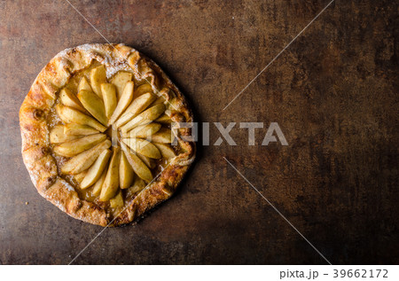 Sweet pear pie 39662172