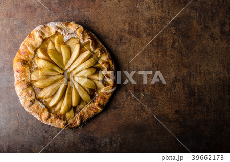 Sweet pear pie 39662173