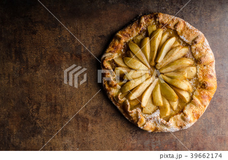 Sweet pear pie 39662174