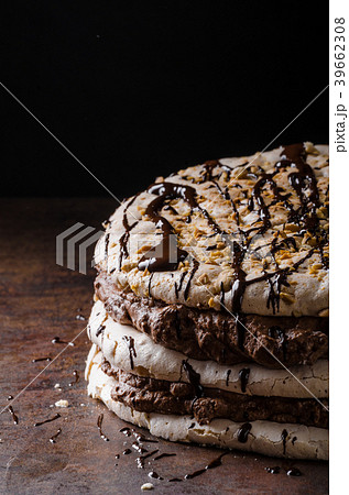 Chocolate Pavlova Cake Chocolate Pavlova Cake 39662308