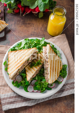 Tuna salad sandwitch Tuna salad sandwitch 39662590