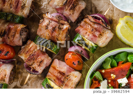 Grilled beef skewers Grilled beef skewers 39662594