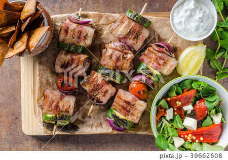 Grilled beef skewers 39662608