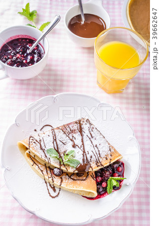 Homemade crepes with berries Homemade crepes with berries 39662647