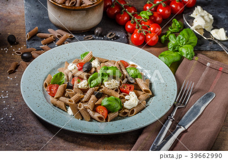 Whole grain pasta 39662990