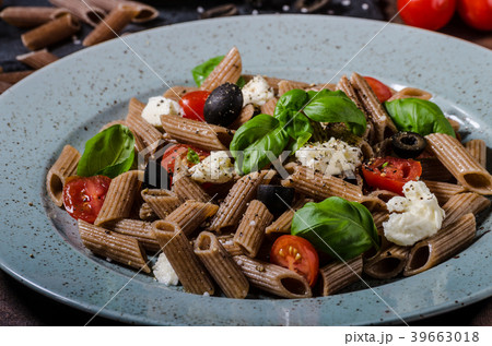 Whole grain pasta Whole grain pasta 39663018