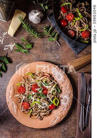 Whole grain pasta with cheese Whole grain pasta with cheese 39663046