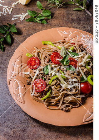 Whole grain pasta with cheese Whole grain pasta with cheese 39663049