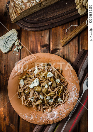 Wholemeal pasta with oyster 39663189