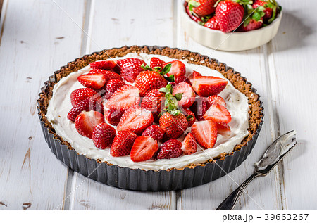 Cheesecake with strawberries Cheesecake with strawberries 39663267