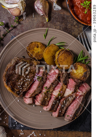 Rib eye steak 39663289
