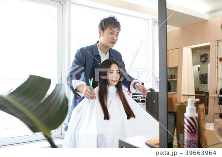 美容院　美容師　お客 39663964