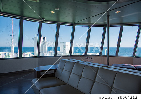 愛媛　国道九四フェリー　船室から海を見る 39664212