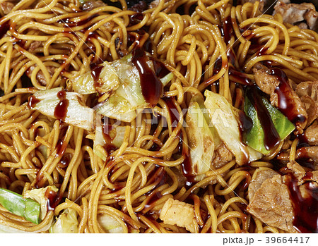 やきそば Yakisoba (stir-fried soba noodles) やきそば Yakisoba (stir-fried soba noodles) 39664417