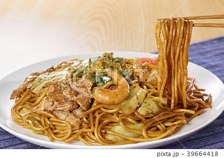 やきそば Yakisoba (stir-fried soba noodles) やきそば Yakisoba (stir-fried soba noodles) 39664418