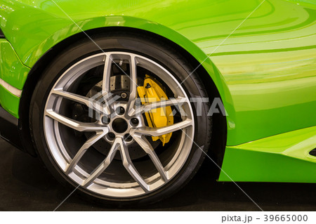 Close up of car wheel on a modern car 39665000