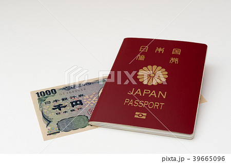 パスポートと千円札 パスポートと千円札 39665096