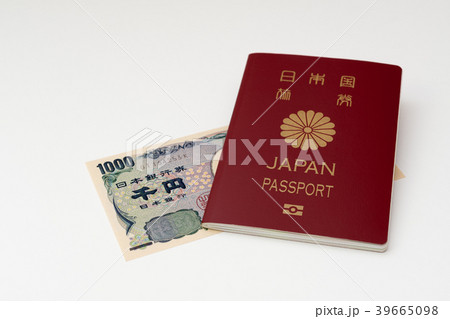 パスポートと千円札 パスポートと千円札 39665098