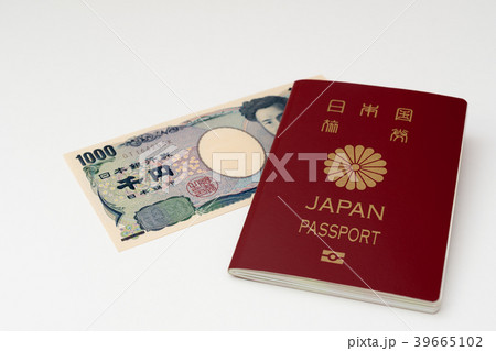 パスポートと千円札 パスポートと千円札 39665102