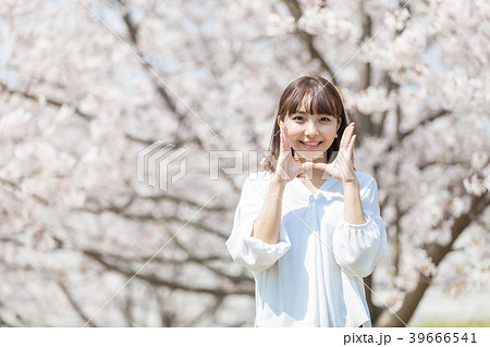 桜 女性 桜 女性 39666541