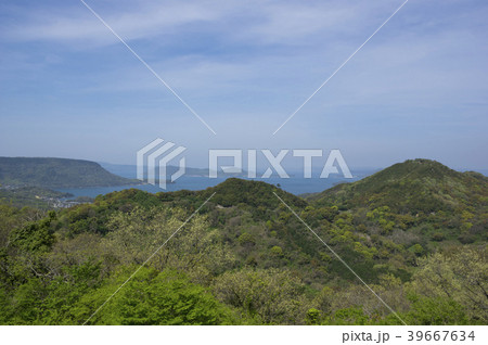 新緑 瀬戸内海 遠方に屋島(香川県あじ竜王山公園より撮影) 新緑 瀬戸内海 遠方に屋島(香川県あじ竜王山公園より撮影) 39667634