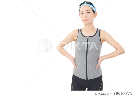 若い女性　スイミング 39667779