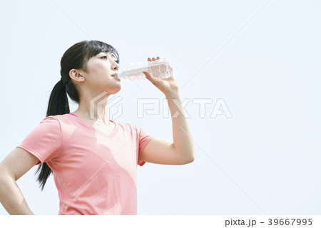 トレーニング 休憩 水分補給 トレーニング 休憩 水分補給 39667995