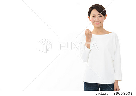 若い女性　ガッツポーズ 39668602