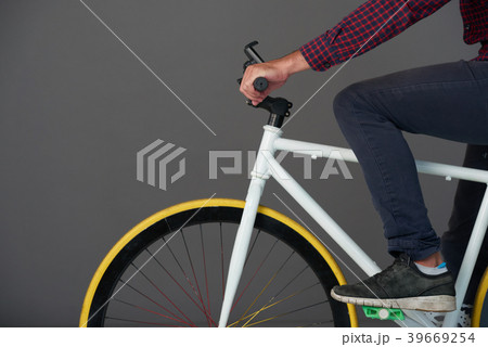 Riding bicycle Riding bicycle 39669254