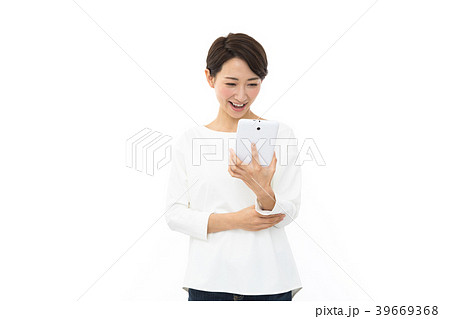 若い女性　タブレット 39669368