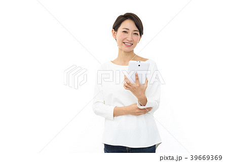 若い女性　タブレット 39669369