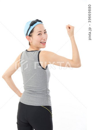 若い女性 スイミング 若い女性 スイミング 39669880