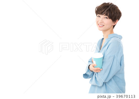 若い女性　ビジネスウーマン　休憩 39670113