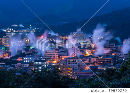 大分 別府湯けむり展望台 夜景 別府の街を一望 大分 別府湯けむり展望台 夜景 別府の街を一望 39670270