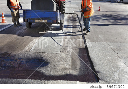 Partial repair of the asphalt road.  39671302