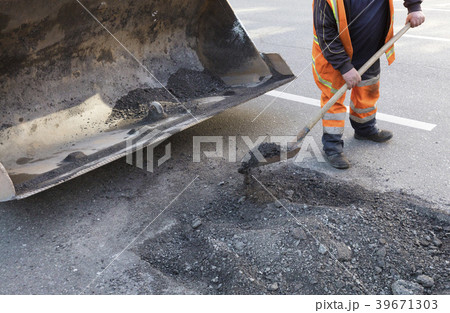 Partial repair of the asphalt road.  39671303