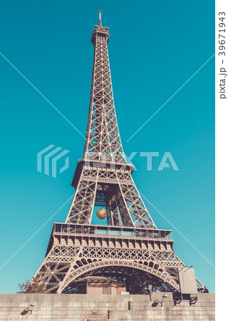 The Eiffel tower The Eiffel tower 39671943