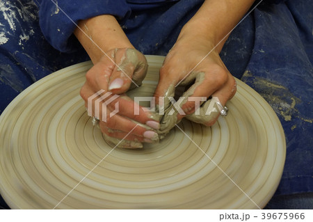 making throwing pottery 39675966