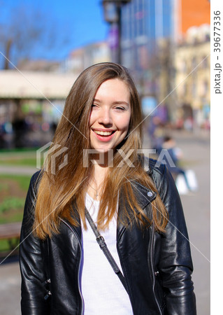 Close up face of young female person walking in 39677336