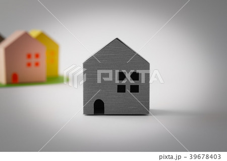 不動産　物件　コミュニティ　近所づきあい　不動産　孤立 39678403