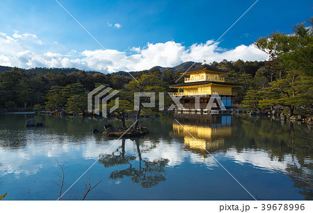 金閣寺と青空 39678996