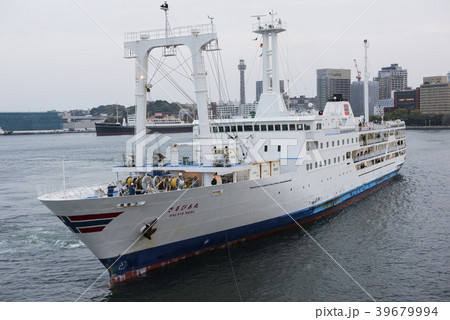 横浜港大さん橋に着岸直前のさるびあ丸 39679994