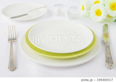 Porcelain plates, silverware and wildflowers 39680037