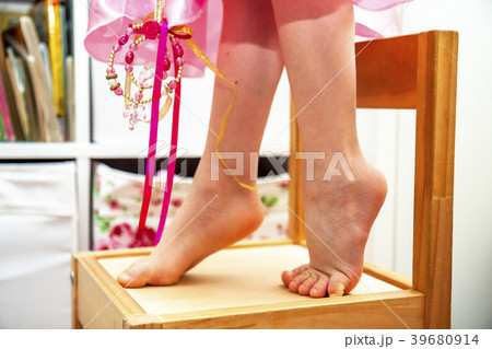 Close-up of little girl standing on toes 39680914